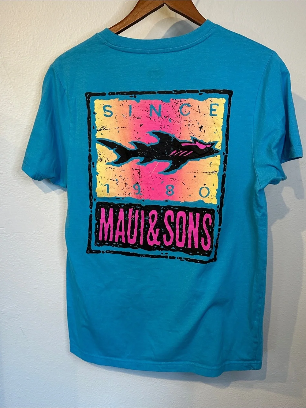 VTG Maui & Son’s Shark Short Sleeve Crewneck T-Shirt